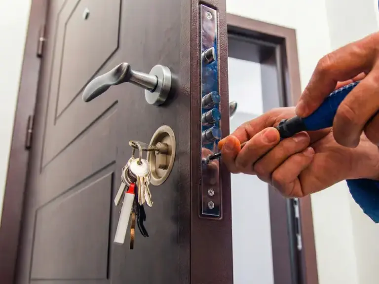 Porta blindada em Sete Lagoas